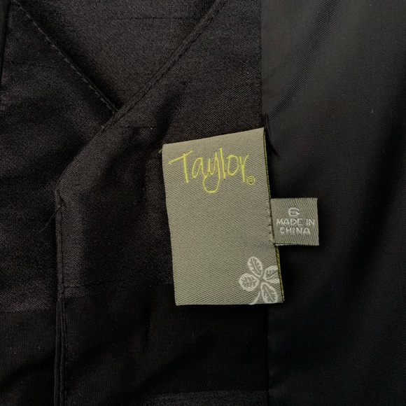 EUC TAYLOR DRESSES Button Back Fit and Flare Dress - Picture 10 of 13